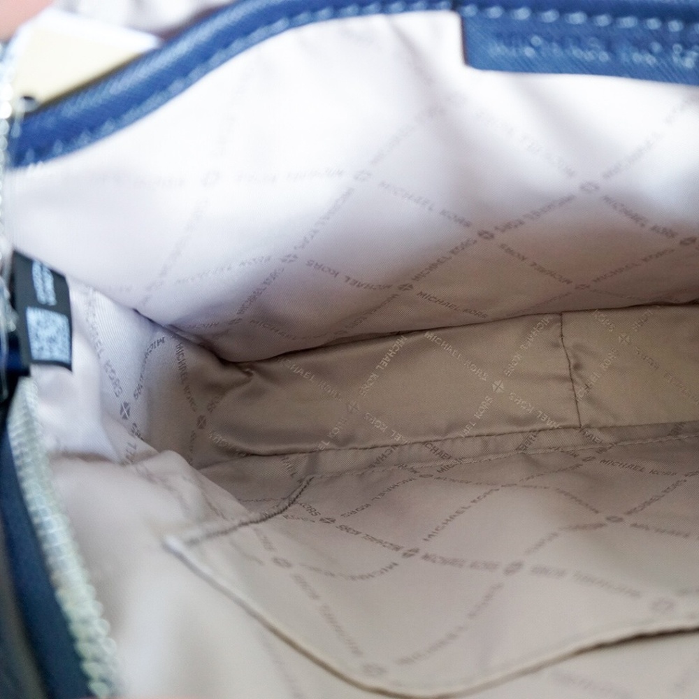 Michael Kors Jet Set Item LG Crosbody Navy Blue - Picture 6 of 8